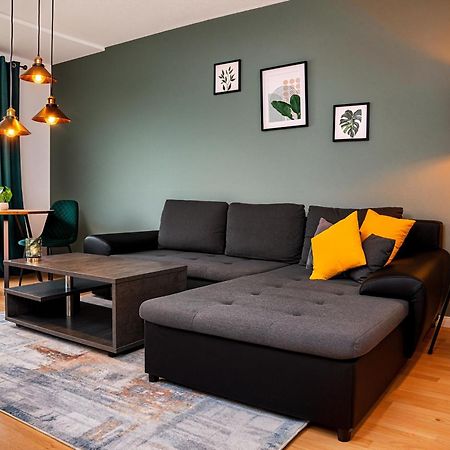 Smart Home - Essen - Perfect For 5 Guests! Central - Balcony - Netflix - Free Parking Zone Buitenkant foto