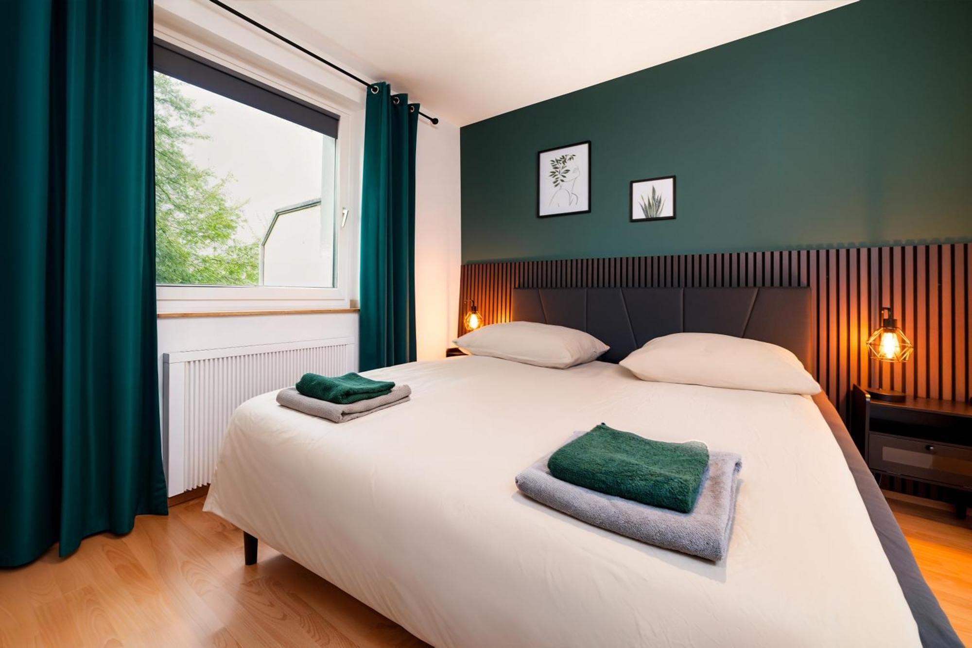 Smart Home - Essen - Perfect For 5 Guests! Central - Balcony - Netflix - Free Parking Zone Buitenkant foto