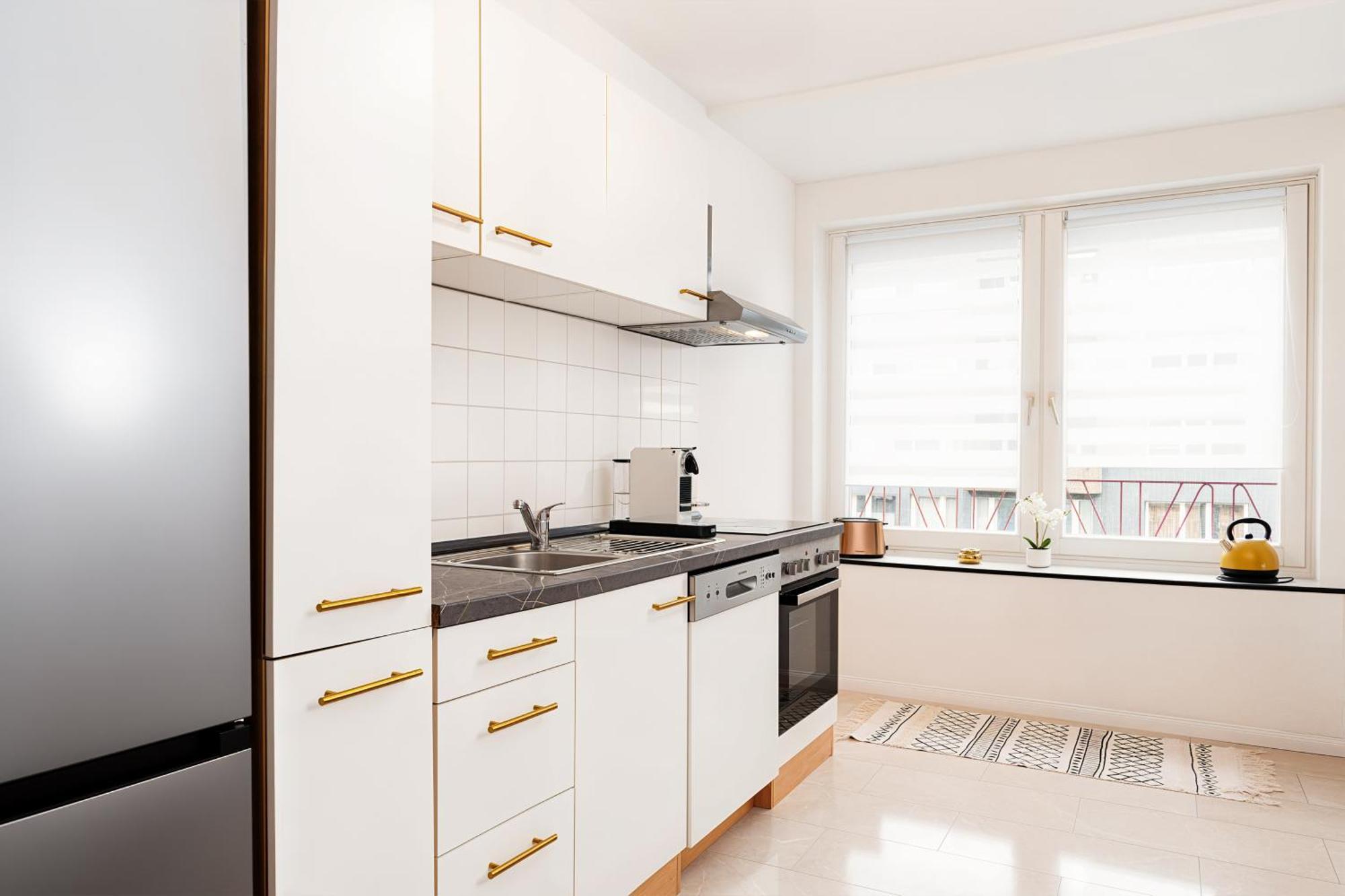 Smart Home - Essen - Perfect For 5 Guests! Central - Balcony - Netflix - Free Parking Zone Buitenkant foto