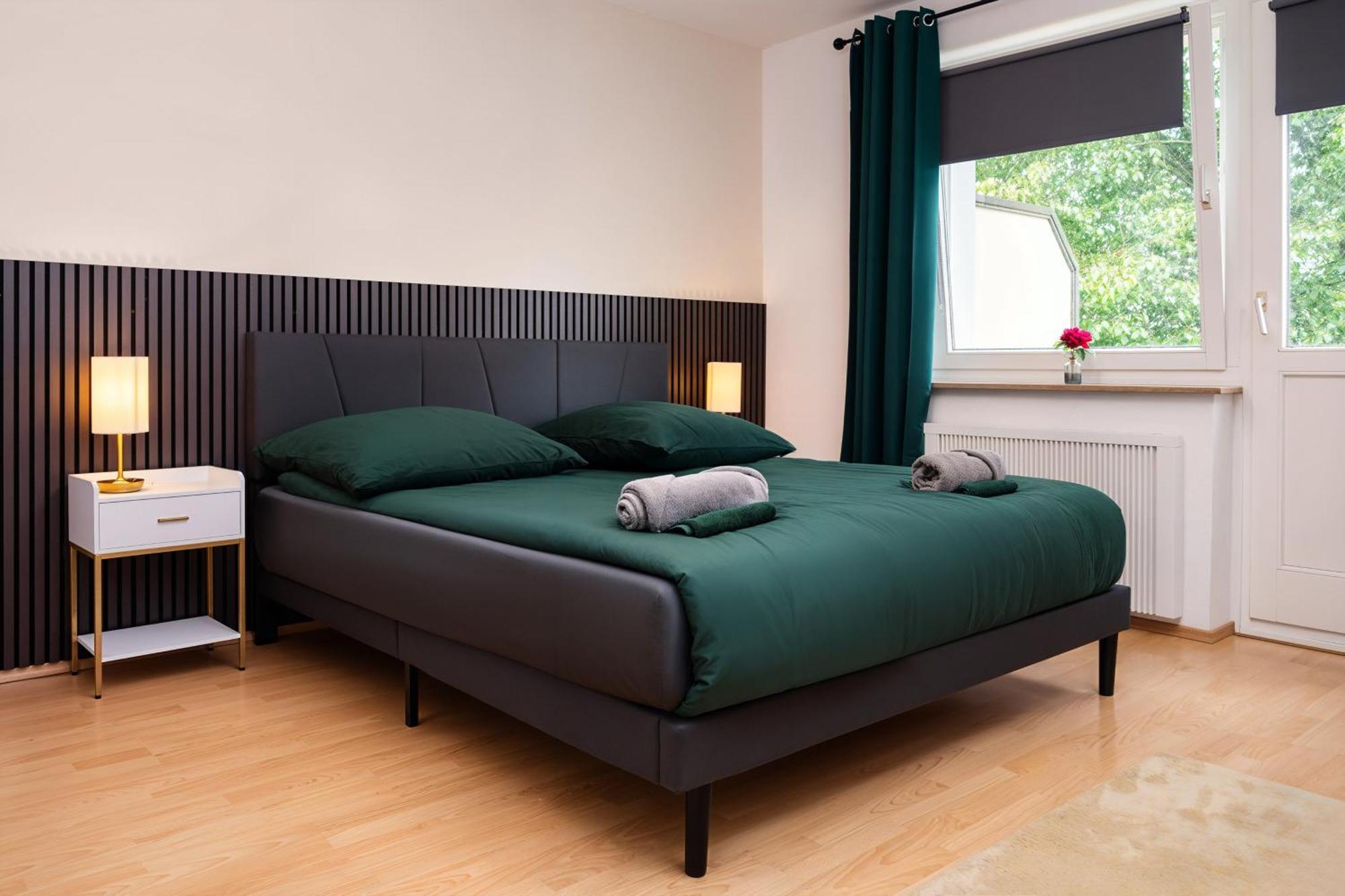 Smart Home - Essen - Perfect For 5 Guests! Central - Balcony - Netflix - Free Parking Zone Buitenkant foto
