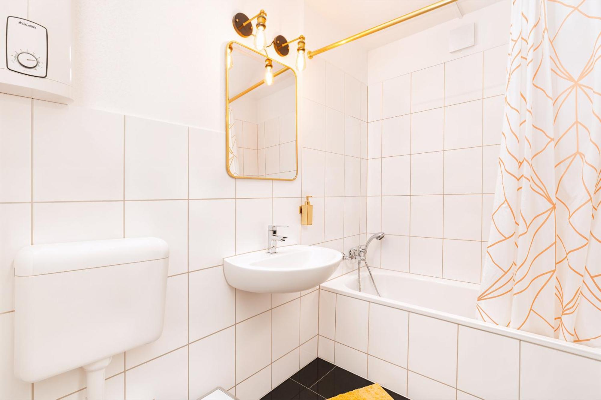 Smart Home - Essen - Perfect For 5 Guests! Central - Balcony - Netflix - Free Parking Zone Buitenkant foto